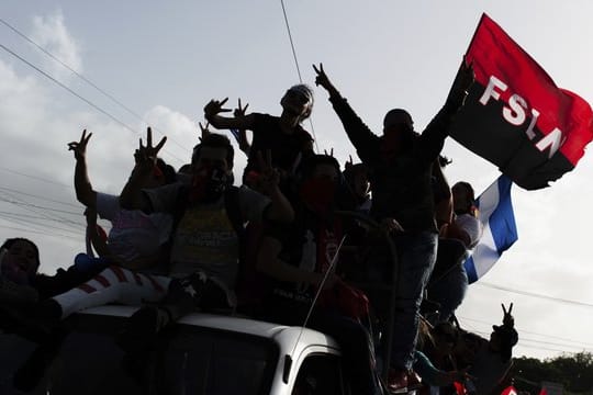 Sandinistische Unterstützer warten in Masaya auf die Ankunft von Daniel Ortega, Präsident Nicaraguas.