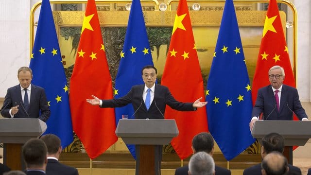 Chinas Ministerpräsident Li Keqiang (m. Chinas Ministerpräsident Li Keqiang (m.