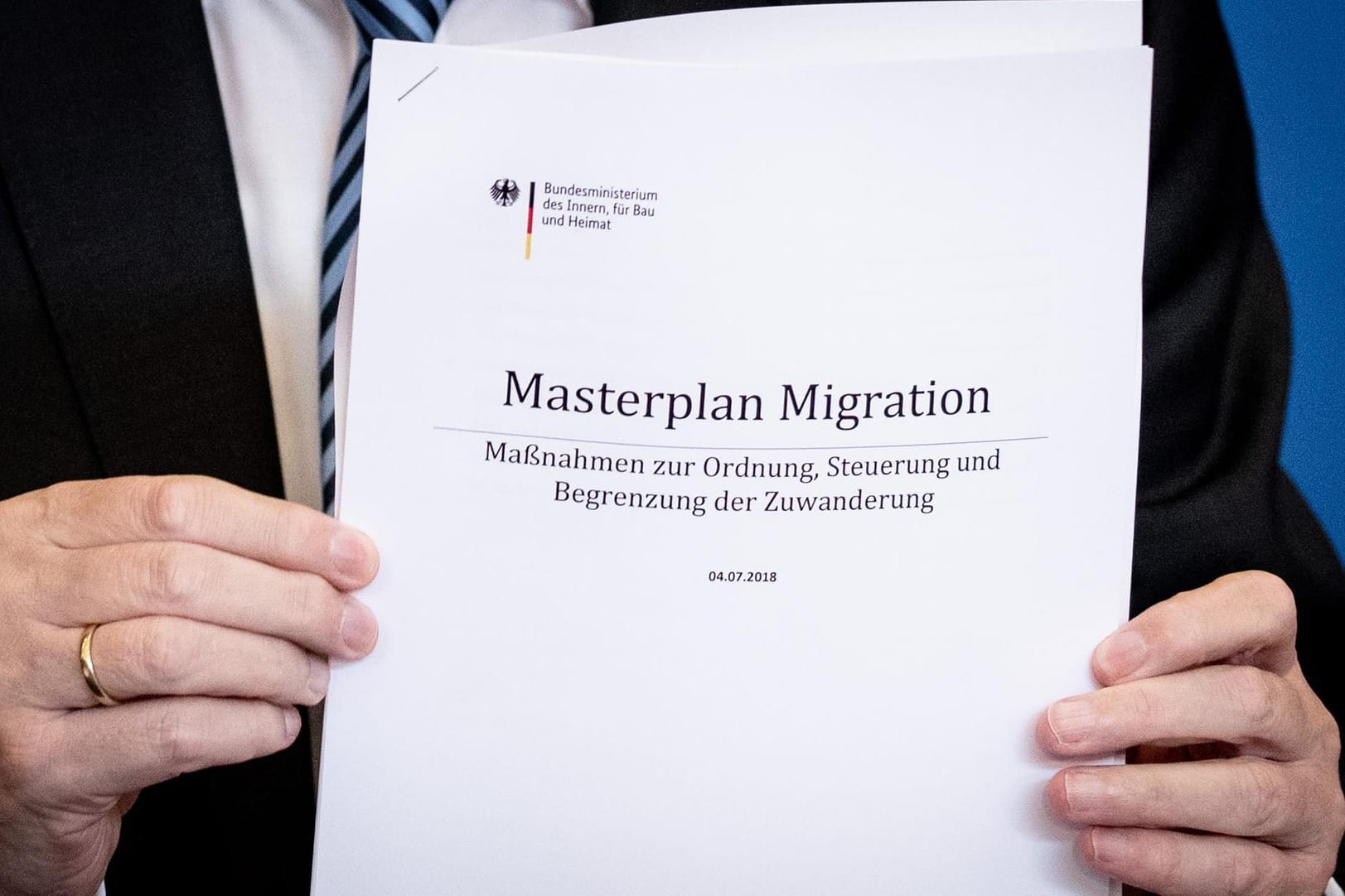 Bundesminister Horst Seehofer (CSU) bei der Vorstellung seines "Masterplan Migration" vorige Woche: Auf einer früheren Fassung des Papiers firmierte Seehofer als "Vorsitzender der Christlich-Sozialen Union".