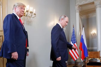 Donald Trump und Wladimir Putin: Der russische Präsident ließ seinen amerikanischen Amtskollegen fast eine Stunde lang warten.
