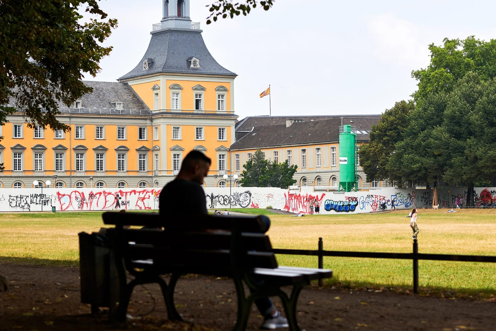Im Bonner Hofgarten wurde ein israelischer Hochschulprofessor aus den USA attackiert.