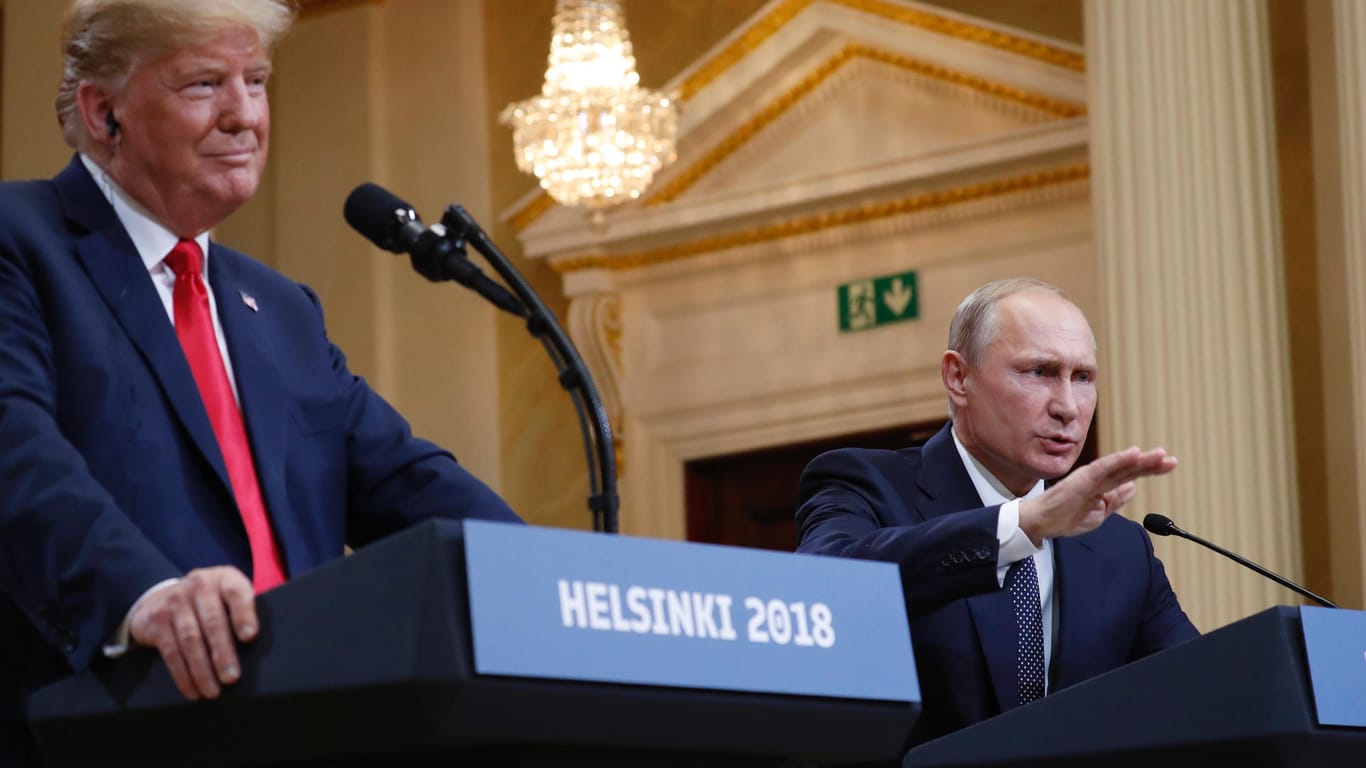 Donald Trump und Wladimir Putin in Helsinki: Putin hatte bei der Pressekonferenz mit Trump jede Einmischung in die US-Wahlen 2016 dementiert.