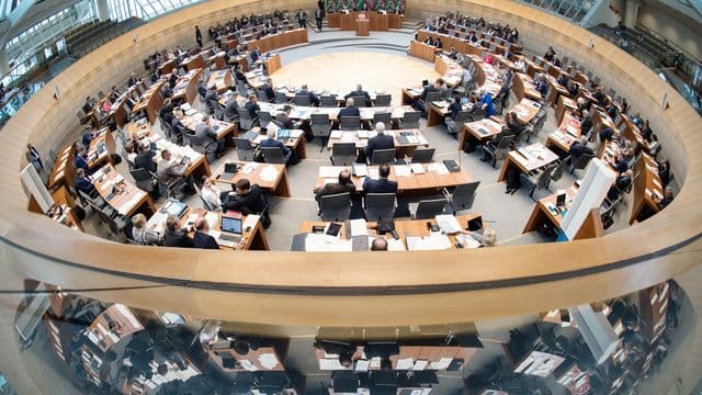 Der Rechtsausschuss des nordrhein-westfälischen Landtags hat eine Sondersitzung zum Fall Sami A. Der Rechtsausschuss des nordrhein-westfälischen Landtags hat eine Sondersitzung zum Fall Sami A.