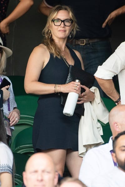 Gut gelaunt in Wimbledon: Mit Brille auf der Nase und kaum geschminkt genoss Kate Winslet den Moment.
