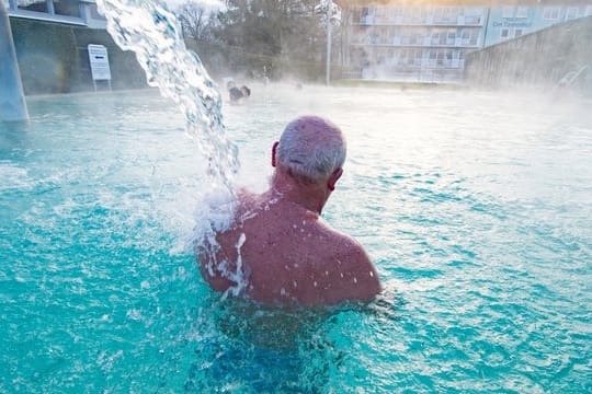 Ein Kurgast in der Europatherme im bayerischen Bad Füssing.