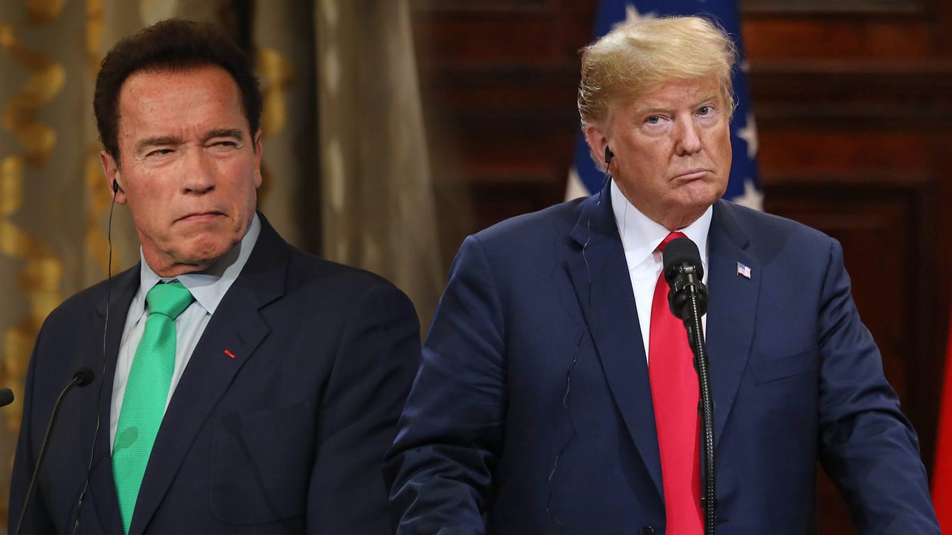 Arnold Schwarzenegger (l.) zu Donald Trump: "Ich hab mich gefragt, wann Sie ihn nach einem Autogramm oder einem Selfie fragen."