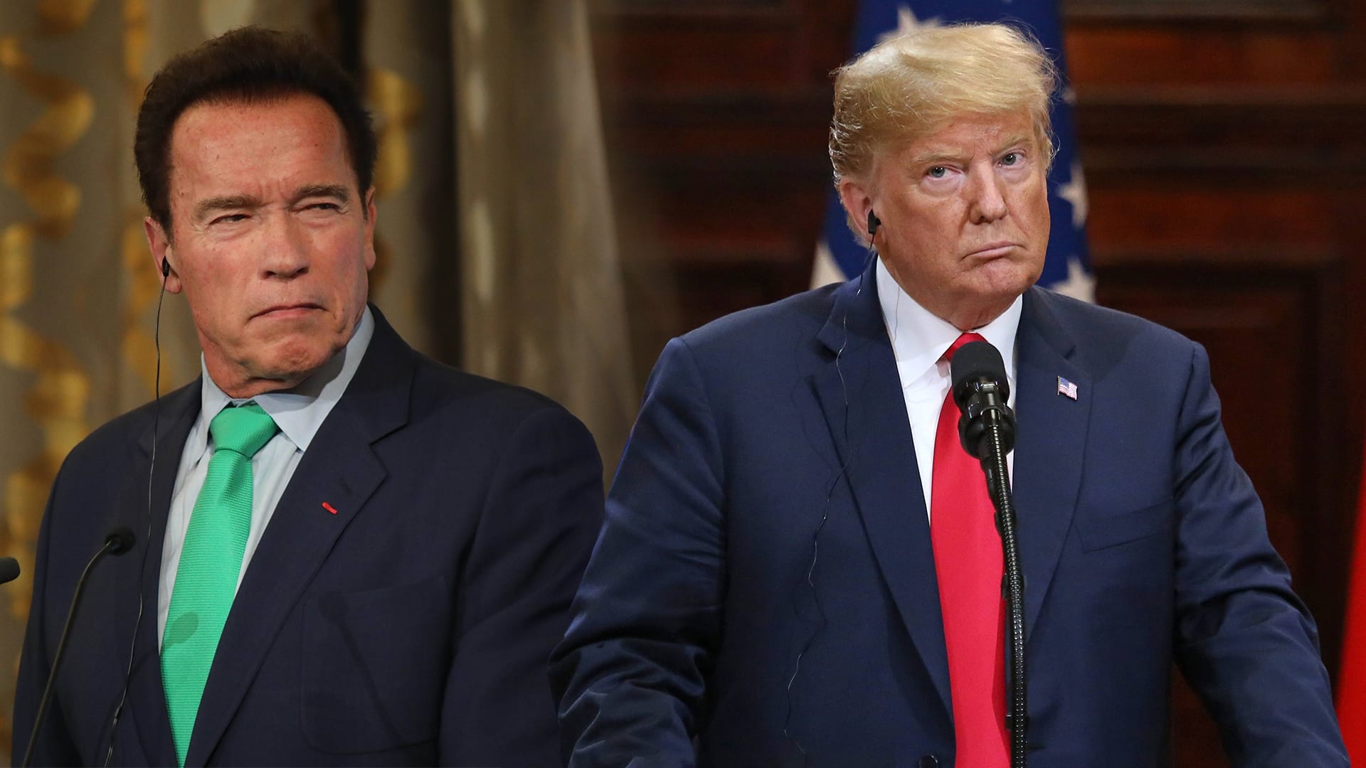 Arnold Schwarzenegger (l.) zu Donald Trump: "Ich hab mich gefragt, wann Sie ihn nach einem Autogramm oder einem Selfie fragen."