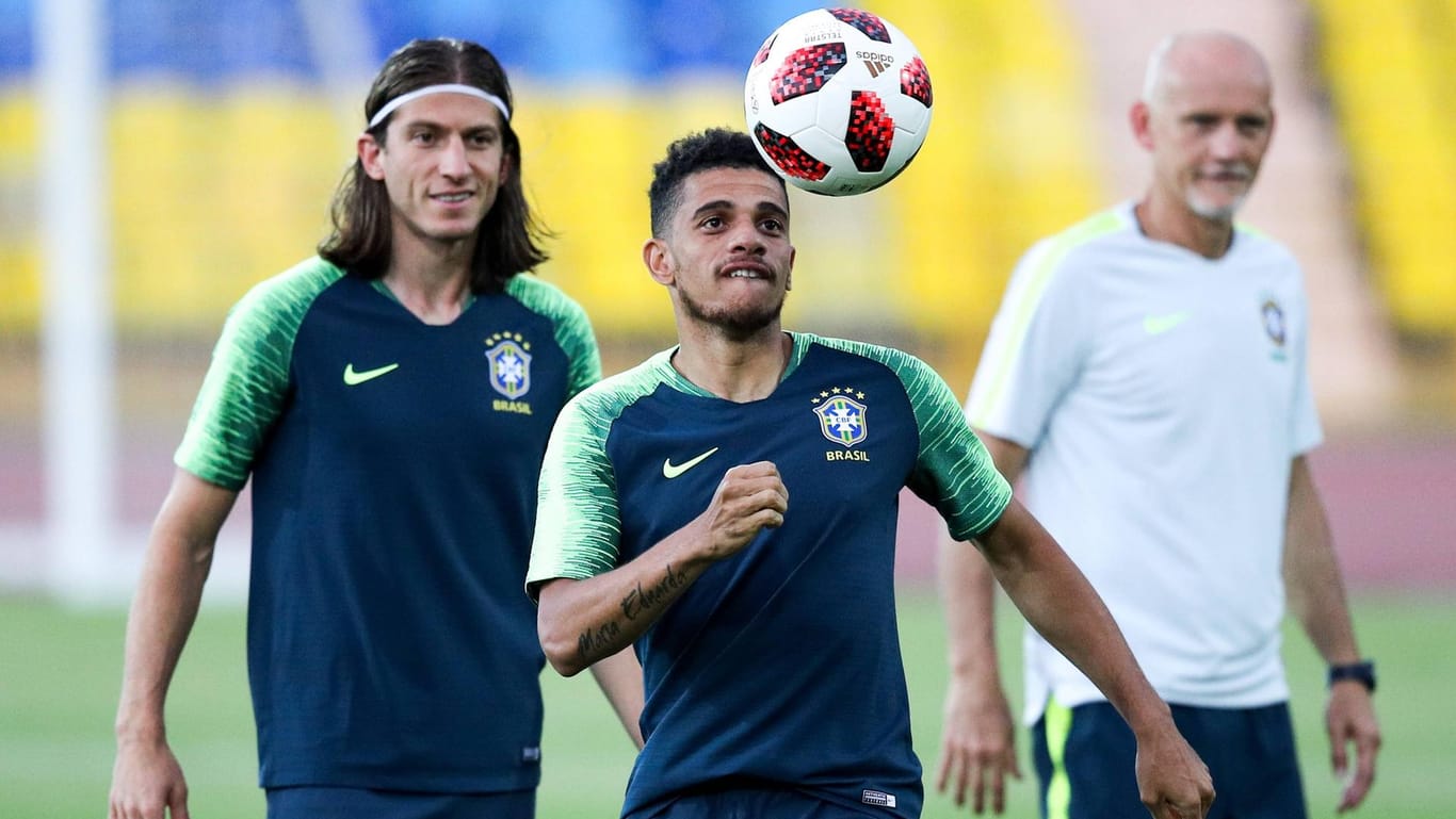 Taison (M.) im Training mit Brasiliens Nationalelf während der WM.