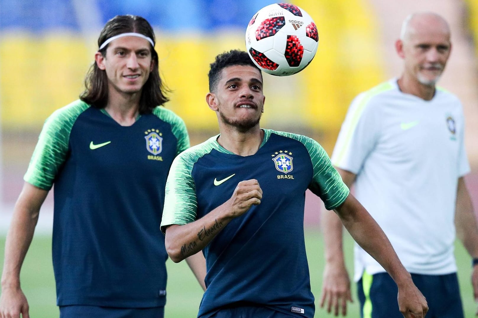 Taison (M.) im Training mit Brasiliens Nationalelf während der WM.