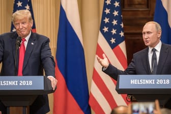 Trump und Putin bei der Pressekonferenz: Die internationale Presse ist sehr besorgt.