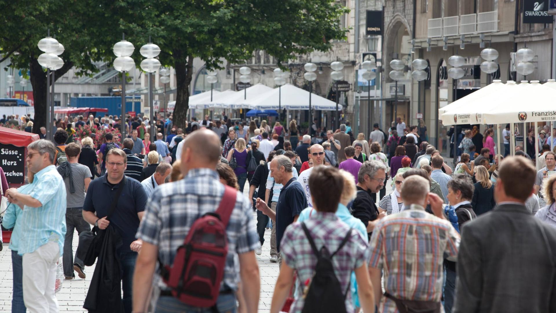 Die Kaufinger Straße in München: Mit mehr als 14.000 Passanten pro Stunde belegt sie Platz zwei in dem Ranking.