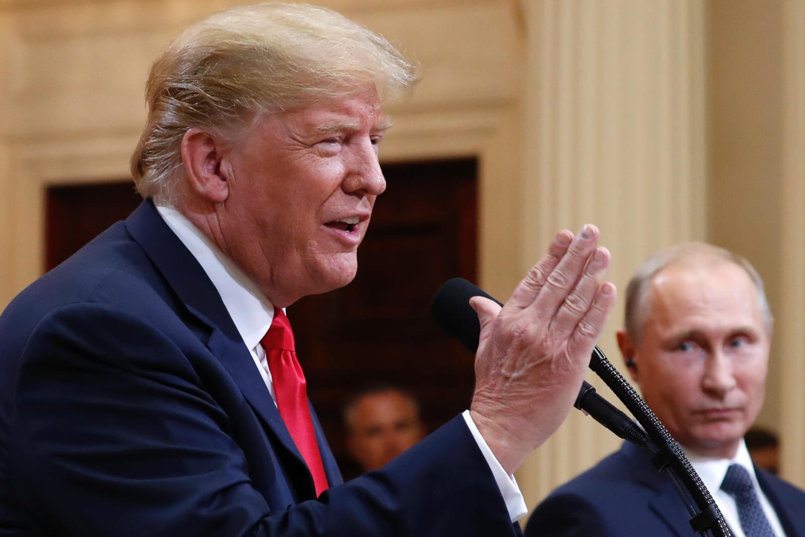 Donald Trump und Wladimir Putin: Der US-Präsident lobt sein Treffen mit dem russischen Staatsoberhaupt in höchsten Tönen.