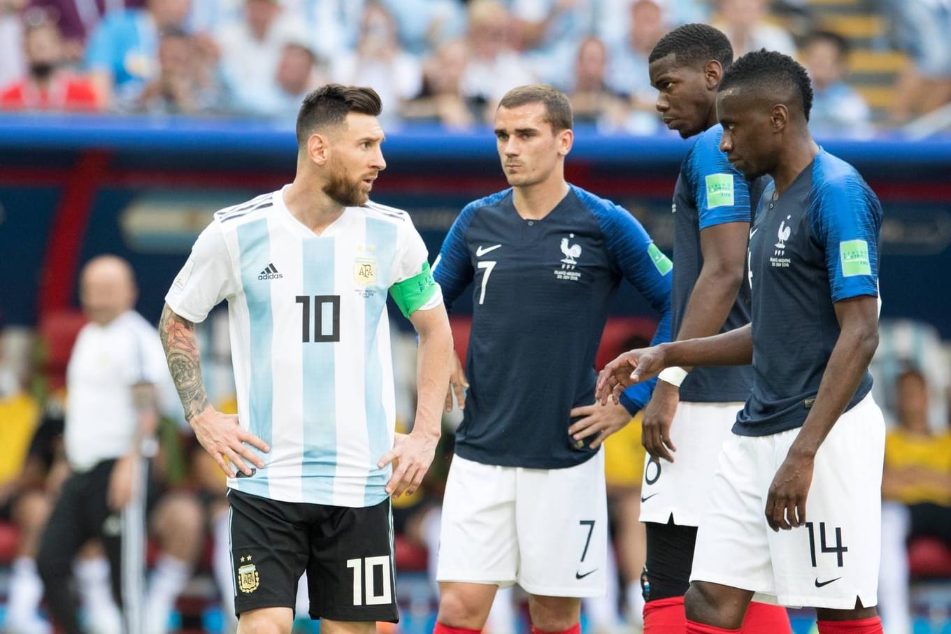 Heiß auf einen Weltmeister: Messi (li.) will Pogba (2. v. re.) zu Barca locken.