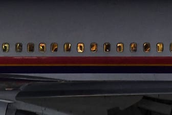 Flughafen München im Jahr 2017: Ein Flugzeug mit Afghanen an Bord, die in ihr Heimatland zurückgebracht werden (Archivbild).