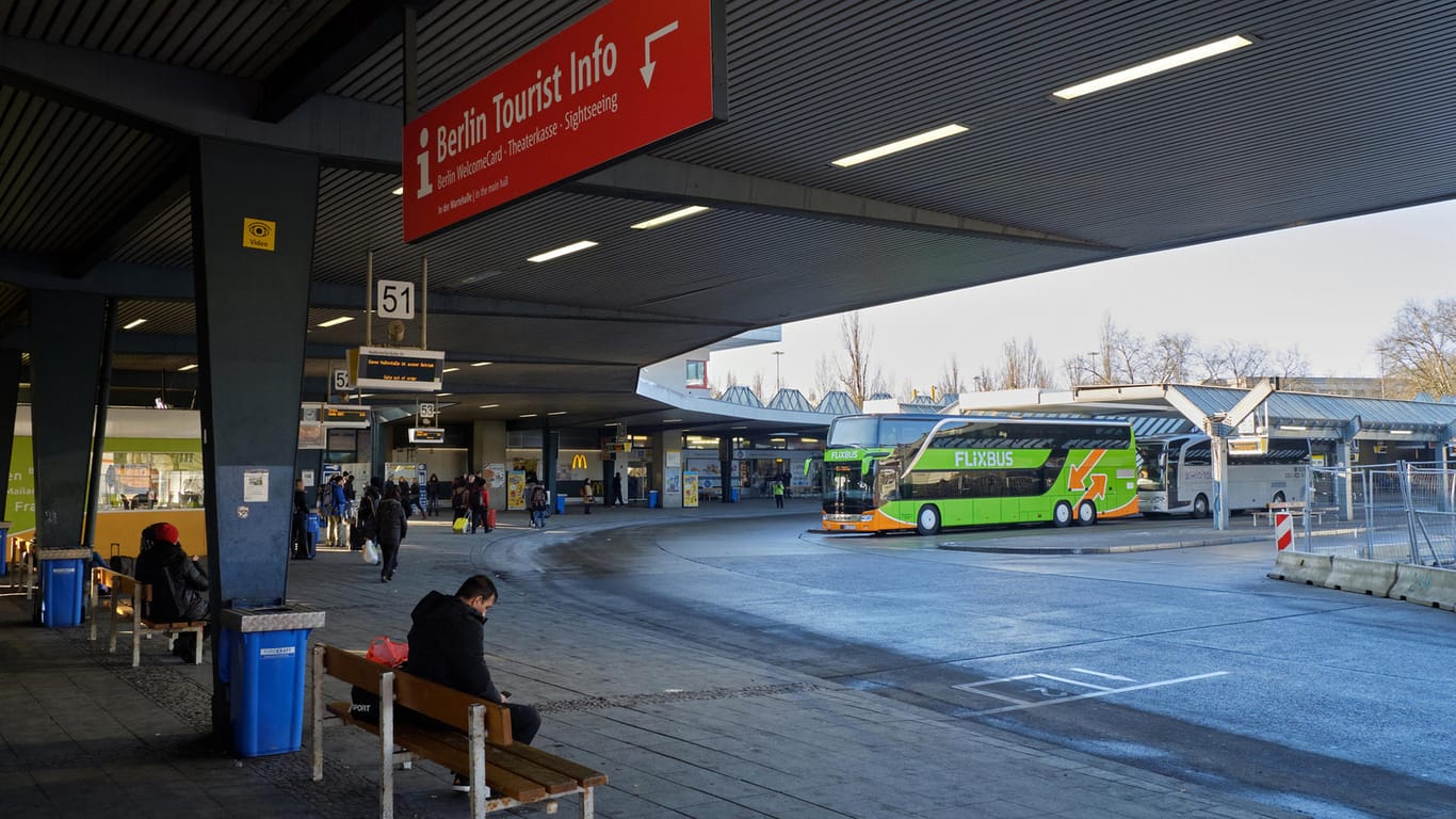 Der ZOB in Berlin: Beim Zentralen Omnibusbahnhof dauert es auch ein wenig länger und die Kosten für den Steuerzahler steigen.