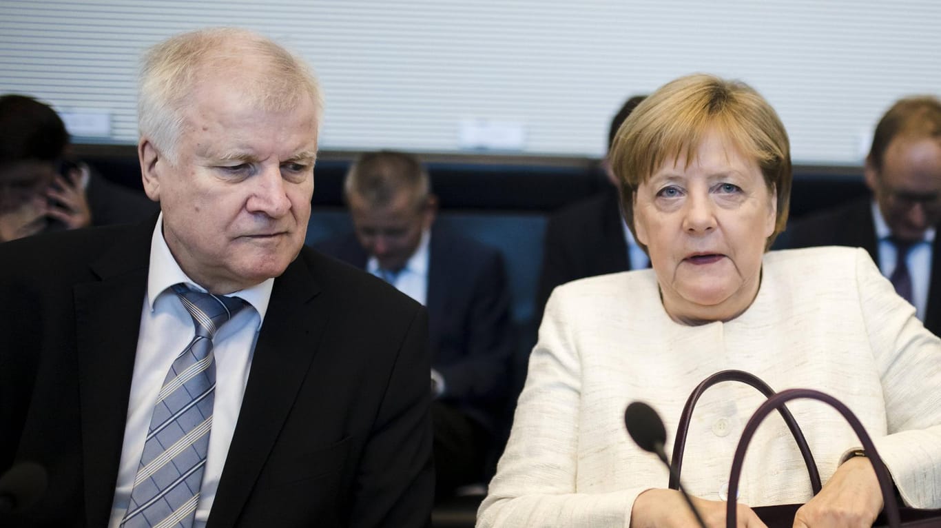 Horst Seehofer und Angela Merkel: Über die Flüchtlingspolitik entbrannte ein heftiger Streit zwischen dem Bundesinnenminister und der Kanzlerin.