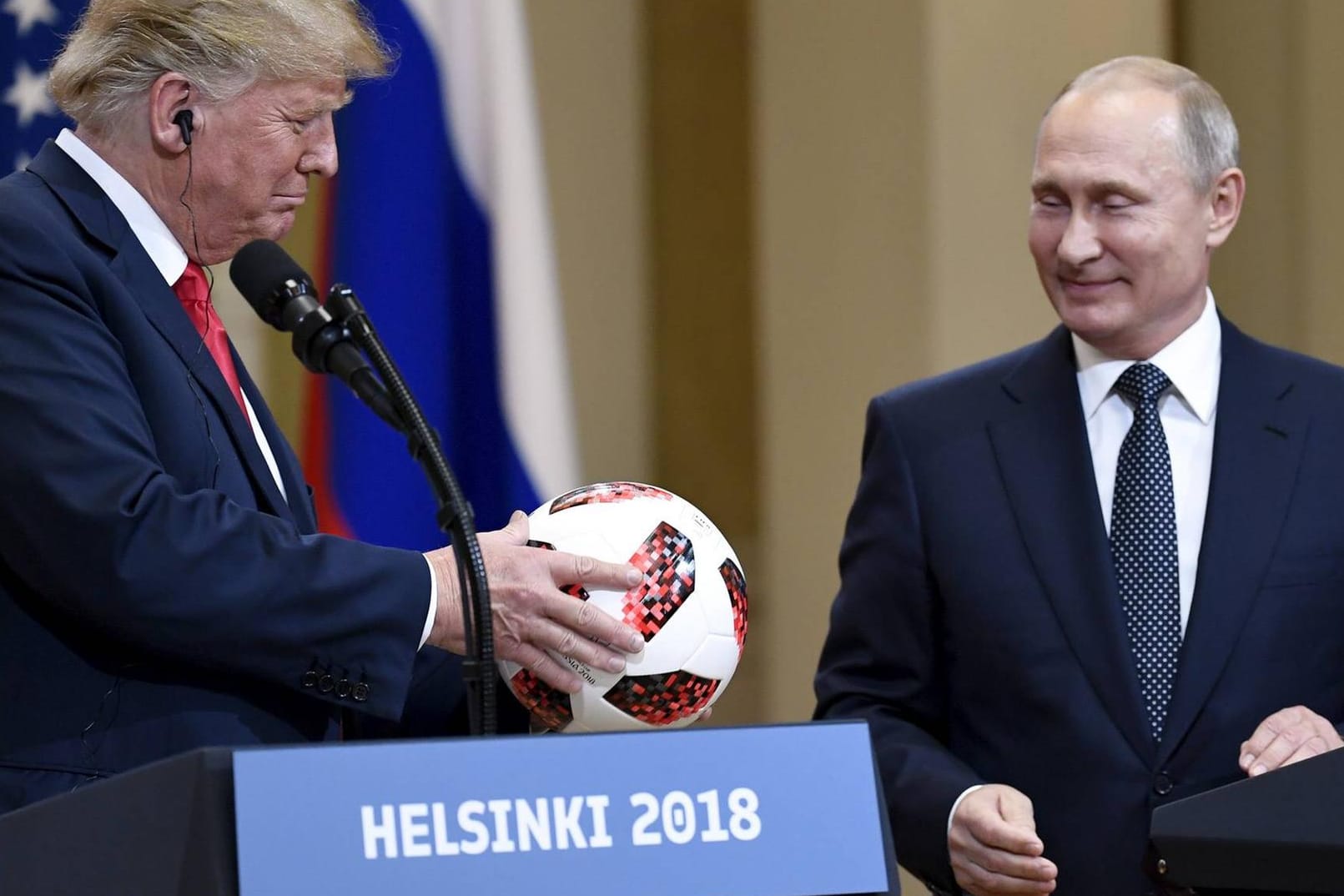 Trump (r.), Putin: Zahlreiche Konflikte, wenig Kritik.
