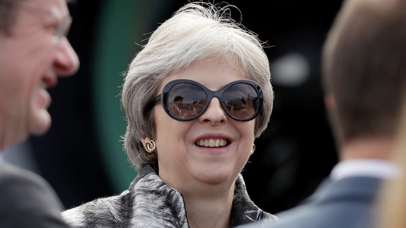 Theresa May: Nur knapp entging ihr eine Schlappe im britischen Parlament