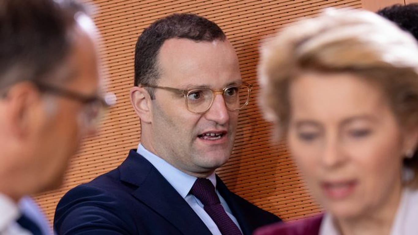 Heiko Maas (l-r, SPD, Außenminister), Jens Spahn (CDU, Gesundheit) und Ursula von der Leyen (CDU, Verteidigung), bei der Sitzung des Bundeskabinetts.