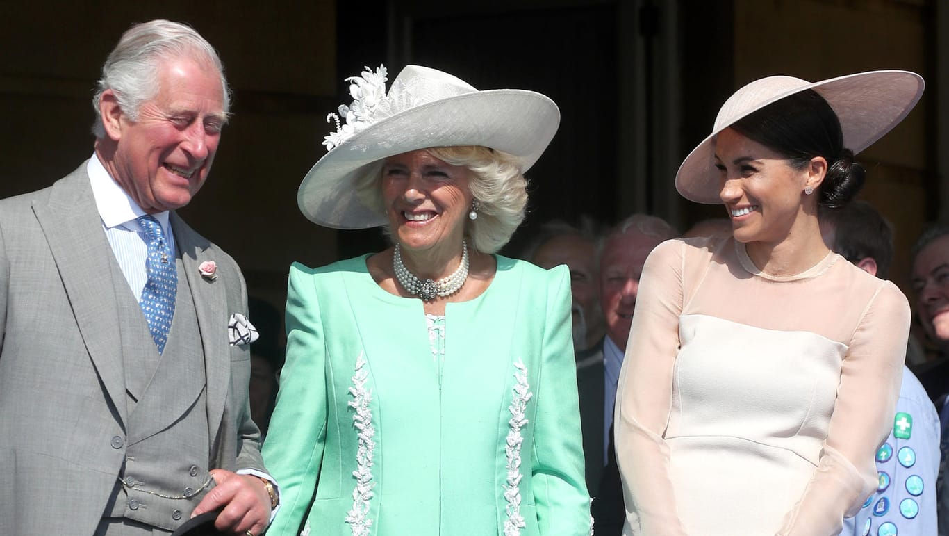 Gutes Verhältnis: Prinz Charles, Herzogin Camilla und Herzogin Meghan haben viel zu lachen.