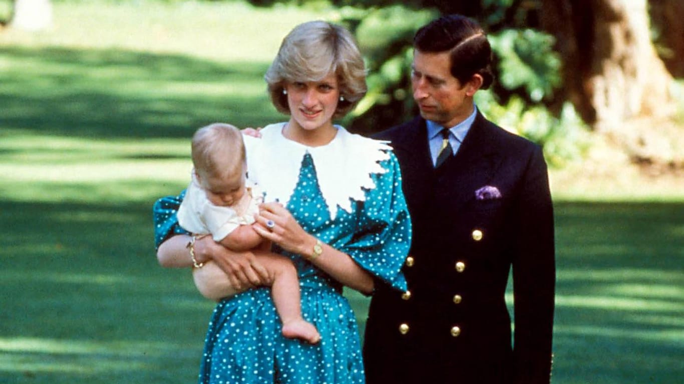 Familienidylle: Prinzessian Diana und Prinz Charles mit ihrem Erstgeborenen, dem kleinen Prinz William.