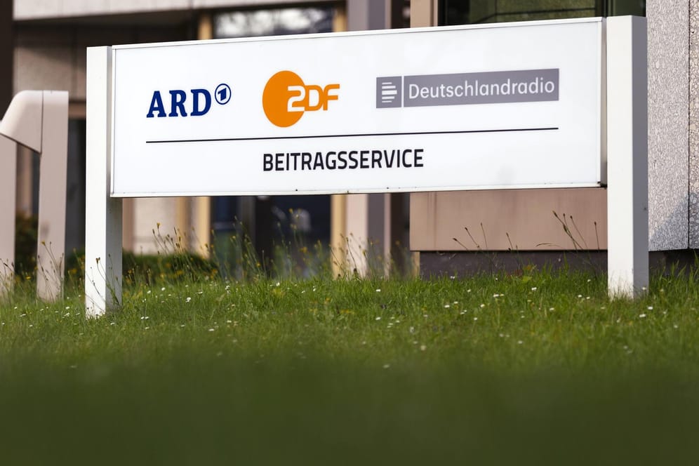ARD, ZDF und Deutschlandradio Beitragsservice: Die drei Sender werden durch den Rundfunkbeitrag finanziert.