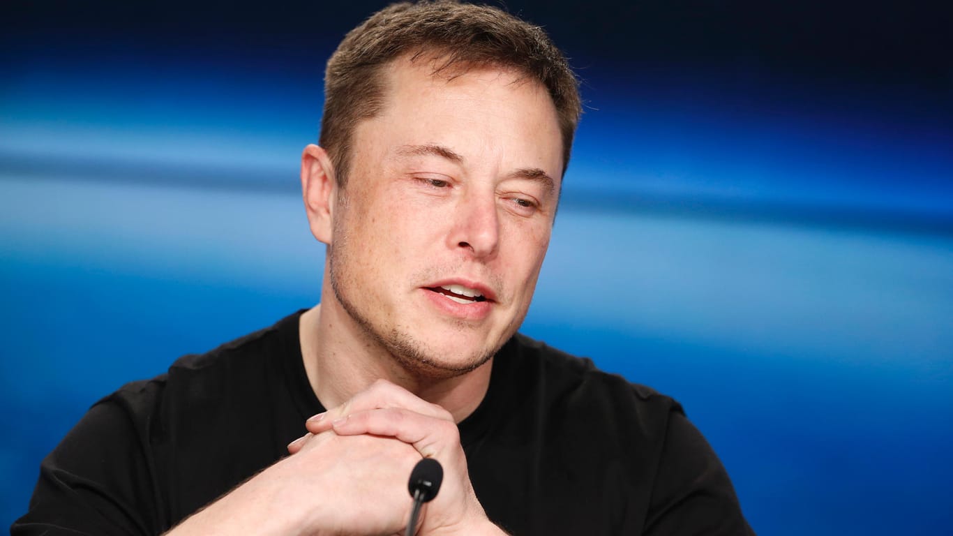 Elon Musk: Für die Rettung der Fußballmannschaft aus einer Höhle in Thailand bot der US-Unternehmer ein Mini-U-Boot an.