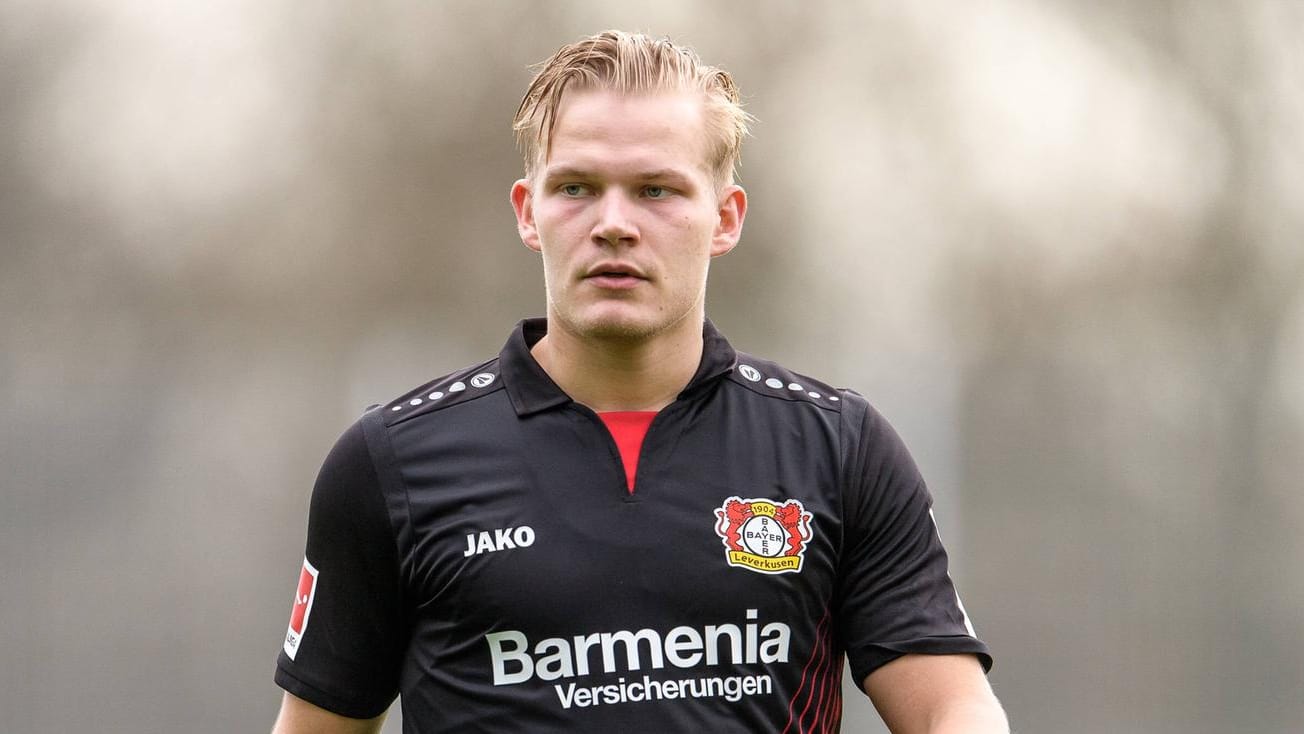 Leverkusens Stürmer Joel Pohjanpalo: Er muss eine komplette Fußballpause einlegen. Leverkusens Stürmer Joel Pohjanpalo: Er muss eine komplette Fußballpause einlegen.