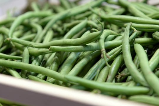 Grüne Bohnen passen zu Salaten oder auch zu Fleisch - und sie sind reich an Mineralstoffen.