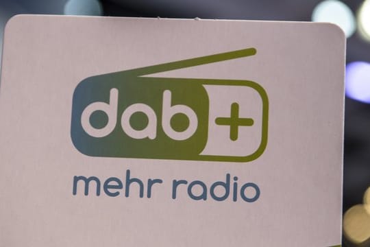 Eine Veränderung der Toleranz bei Signalfehlern in der Radiosoftware hat zur Folge, dass Digitalradios mit DAB+ trotz Signal häufig stumm schalten.