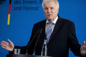 Bundesinnenminister Horst Seehofer (CSU): "Ich muss mich darauf verlassen, dass die dafür zuständigen Behörden nach Recht und Gesetz handeln".
