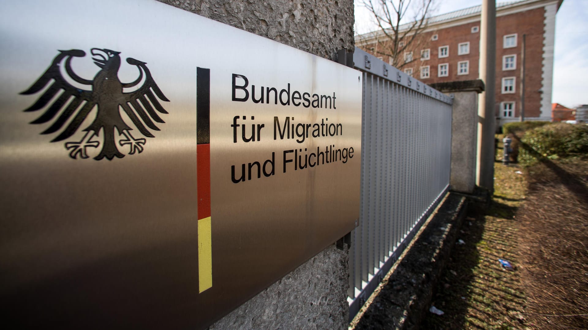 Das Bundesamt für Migration und Flüchtlinge (Bamf) in Nürnberg: Die Behörde lässt einen Asylbewerber, der zu Unrecht nach Afghanistan abgeschoben wurde, zurückholen.