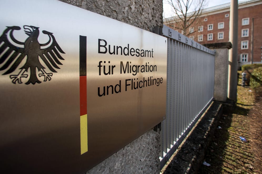 Das Bundesamt für Migration und Flüchtlinge (Bamf) in Nürnberg: Die Behörde lässt einen Asylbewerber, der zu Unrecht nach Afghanistan abgeschoben wurde, zurückholen.