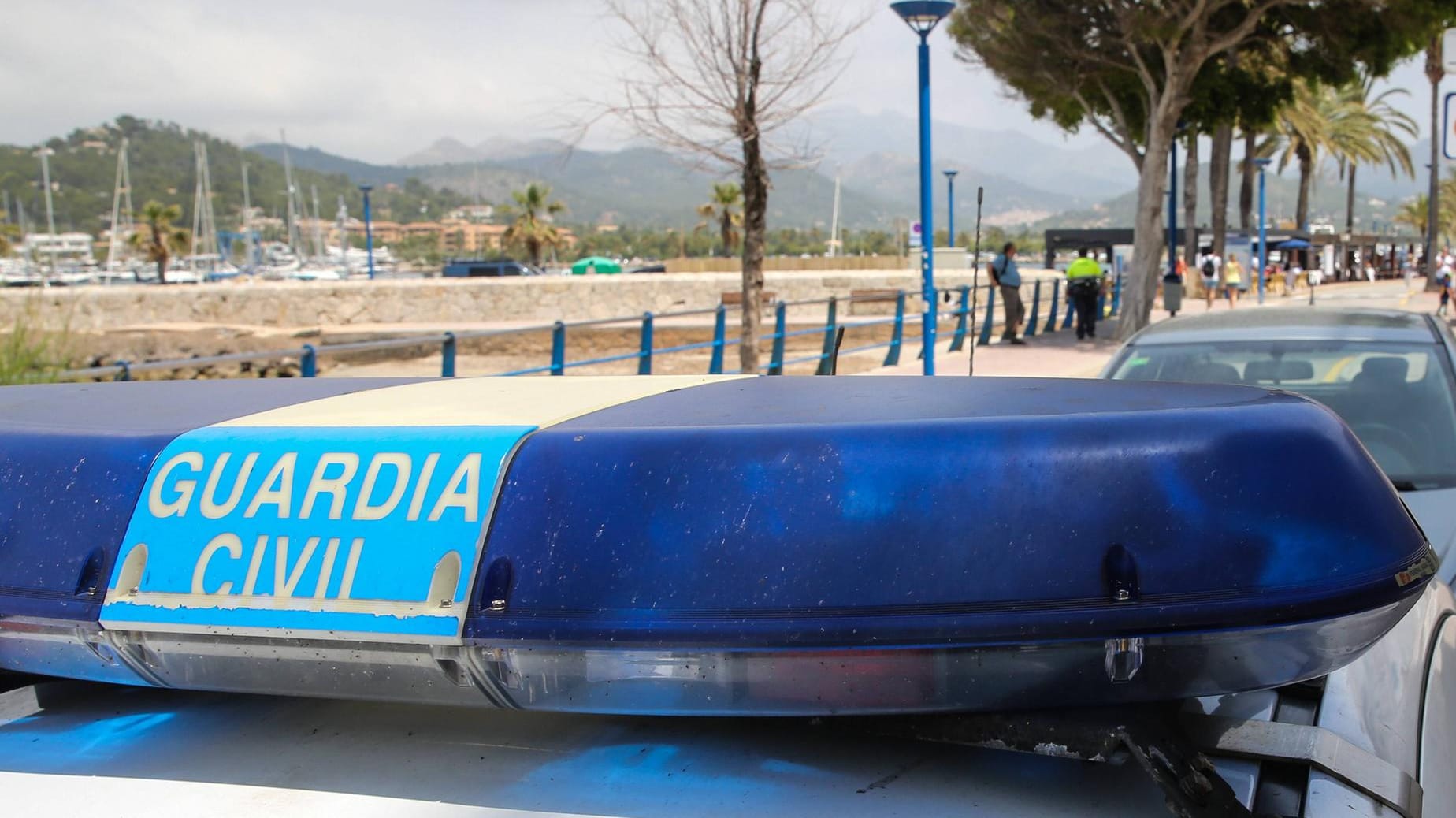 Ein Wagen der spanischen Polizei: Der Mann hatte die Polizei zu sich nach Hause gerufen und sie dort mit Gewehrkugeln empfangen. (Symbolbild) Ein Wagen der spanischen Polizei: Der Mann hatte die Polizei zu sich nach Hause gerufen und sie dort mit Gewehrkugeln empfangen. (Symbolbild)