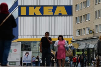 Ikea-Einrichtungshaus in Hamburg-Altona: Der Möbelhändler Ikea verschärft in Deutschland erneut sein Rückgaberecht.
