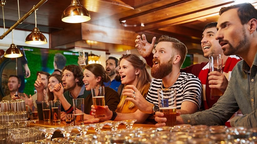 Fans können auch in der kommenden Saison alle Spiele der Champions League in ihrer Bar schauen.