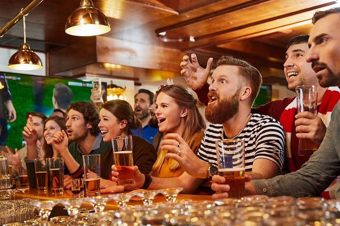 Fans können auch in der kommenden Saison alle Spiele der Champions League in ihrer Bar schauen.