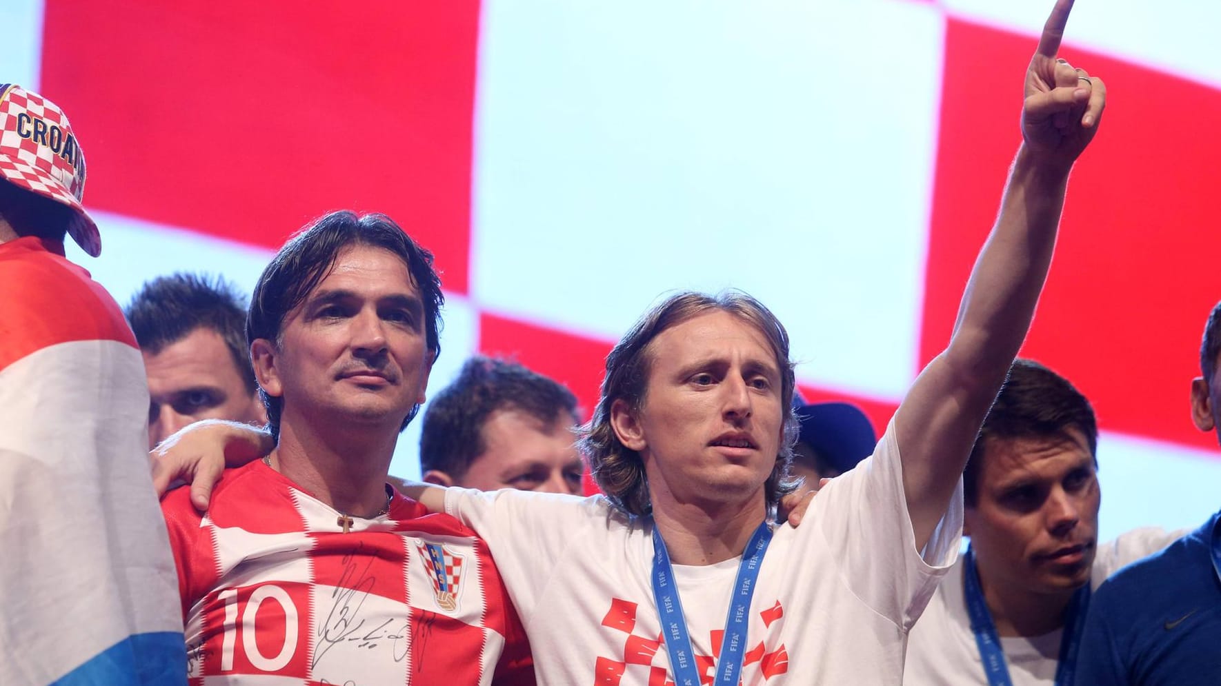 Jubel trotz Niederlage im WM-Finale: Kroatiens Nationaltrainer Zlatko Dalić (li.) und Luka Modrić. Jubel trotz Niederlage im WM-Finale: Kroatiens Nationaltrainer Zlatko Dalić (li.) und Luka Modrić.