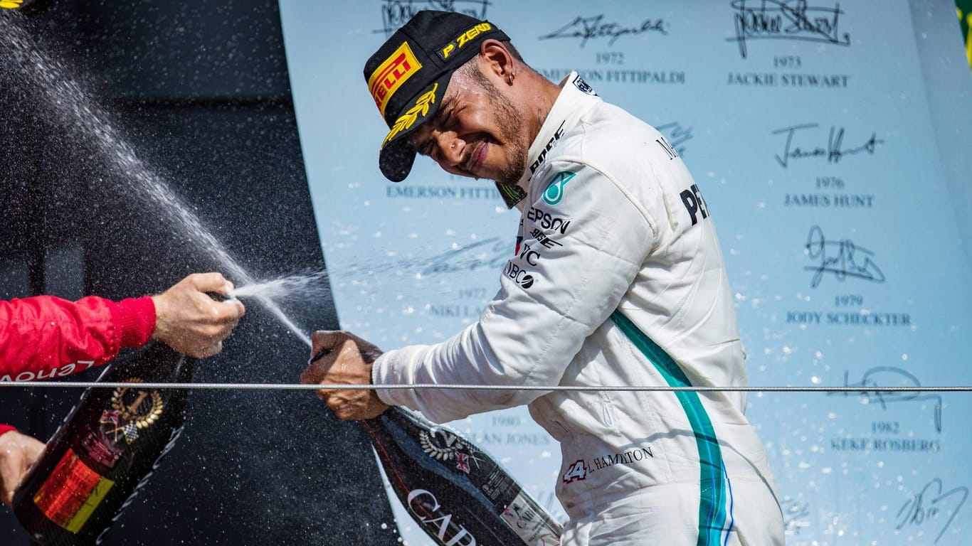 Lewis Hamilton: Der Weltmeister bleibt seinem Mercedes-Team treu.