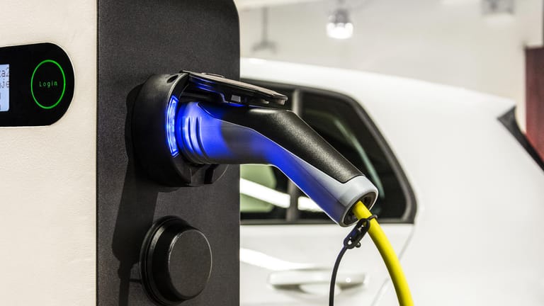 Ladesäule für E-Autos: Der Tankstopp mit dem Stromer ist oftmals deutlich teurer als gedacht.