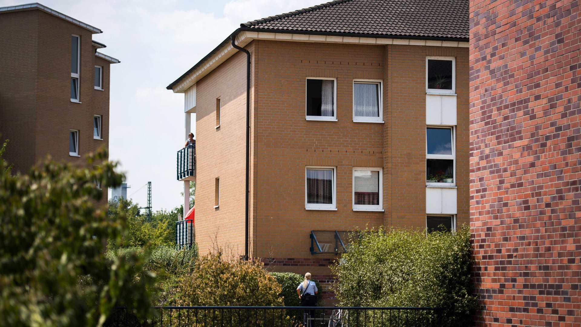 Das Wohnhaus in Düsseldorf: Hier ist ein sieben Jahre altes Mädchen leblos gefunden worden. Das Wohnhaus in Düsseldorf: Hier ist ein sieben Jahre altes Mädchen leblos gefunden worden.