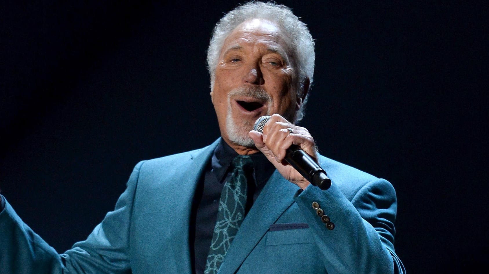 Tom Jones: Krankheitsbedingt muss der Sänger ein Konzert absagen.