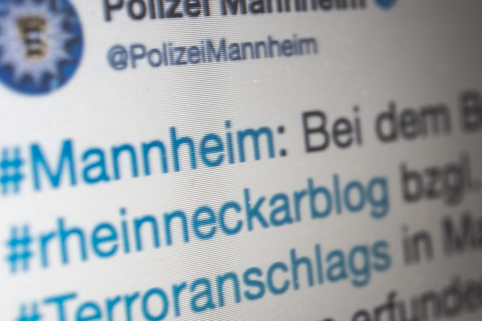 Per Twitter widersprach die Polizei damals dem Bericht über den erfundenen Anschlag: Nun soll der Betreiber des "Rheinneckarblogs" eine Geldstrafe zahlen.