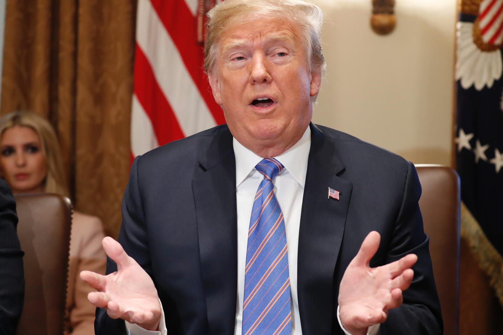 Donald Trump: Der US-Präsident lobt erneut sein Treffen mit Kremlchef Wladimir Putin.