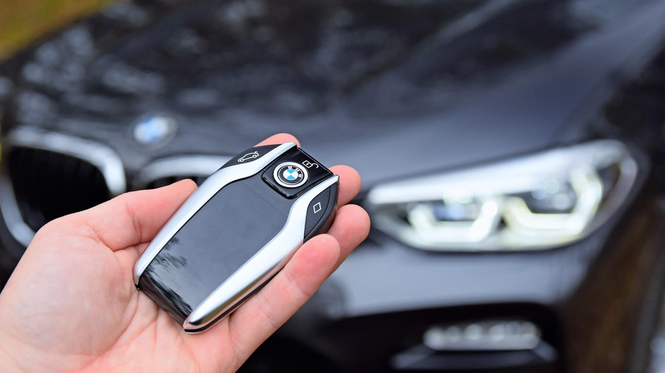 BMW X3 Funkschlüssel: Diebe kundschaften geeignete Fahrzeuge aus, greifen dann das Signal der Schlüssel auf und verstärken es mit einem sogenannten Funkwellenverlängerer.