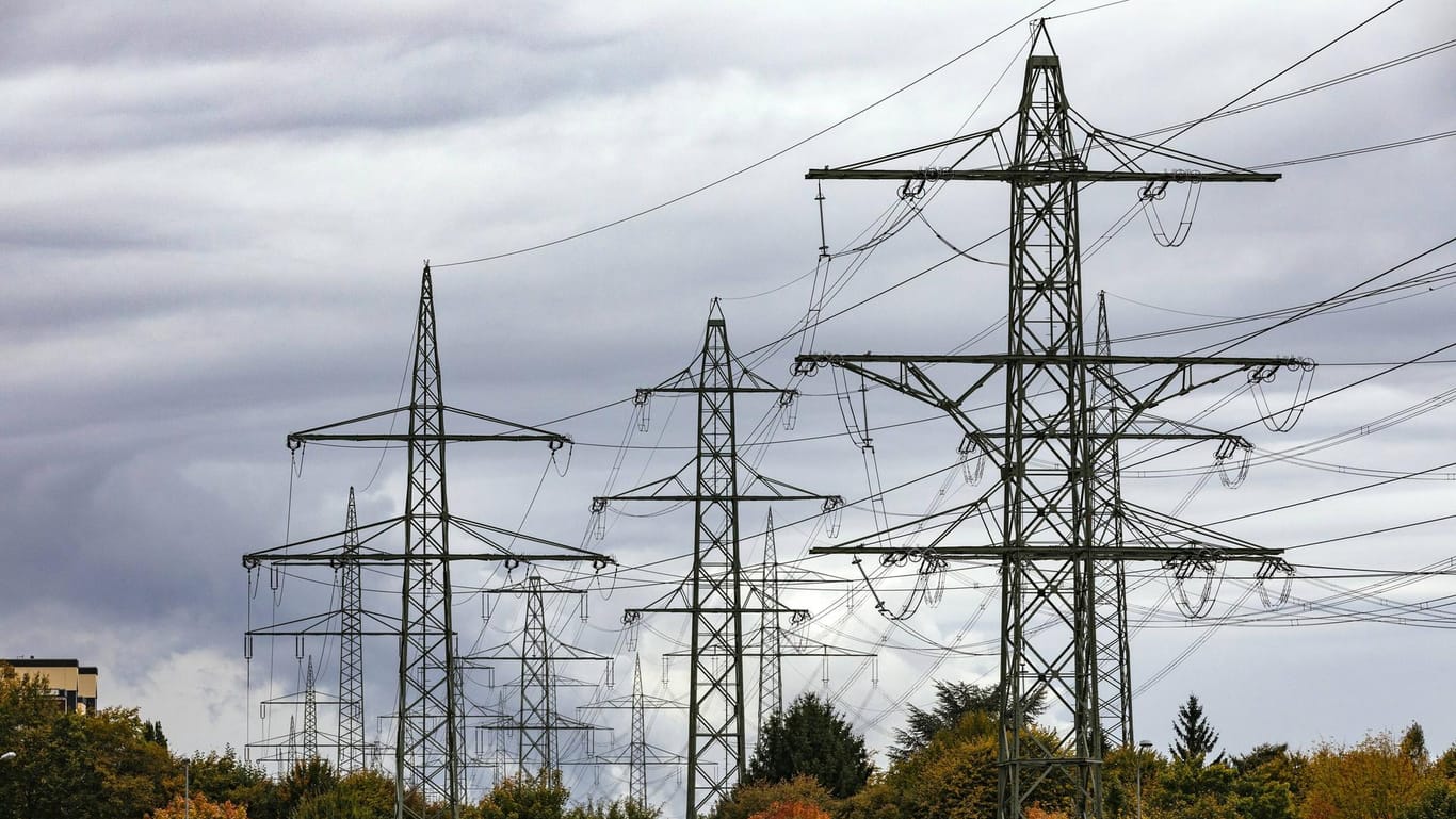 Strommasten: Die EU soll die Elektrizitätsrichtlinie und die Erdgasrichtlinie nicht richtig umgesetzt haben.