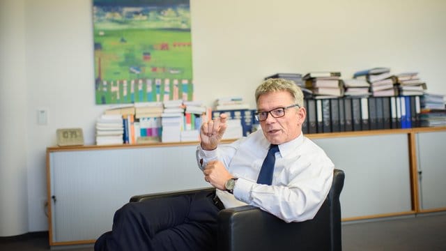 Josef Hecken drängt darauf, ab dem 1. Josef Hecken drängt darauf, ab dem 1.
