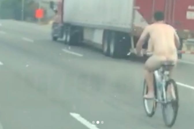 Highway 101 in Kalifornien: Ein nackter Radfahrer ist im kalifornischen San Jose die Autobahn lang gefahren.