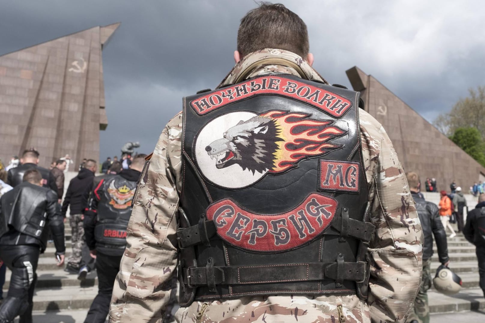 Nachtwölfe am "Tag des Sieges" am Sowjetischen Ehrenmal in Berlin: Die Rockergruppe hat ihr Hauptquartier in Europa in der Slowakei eröffnet.