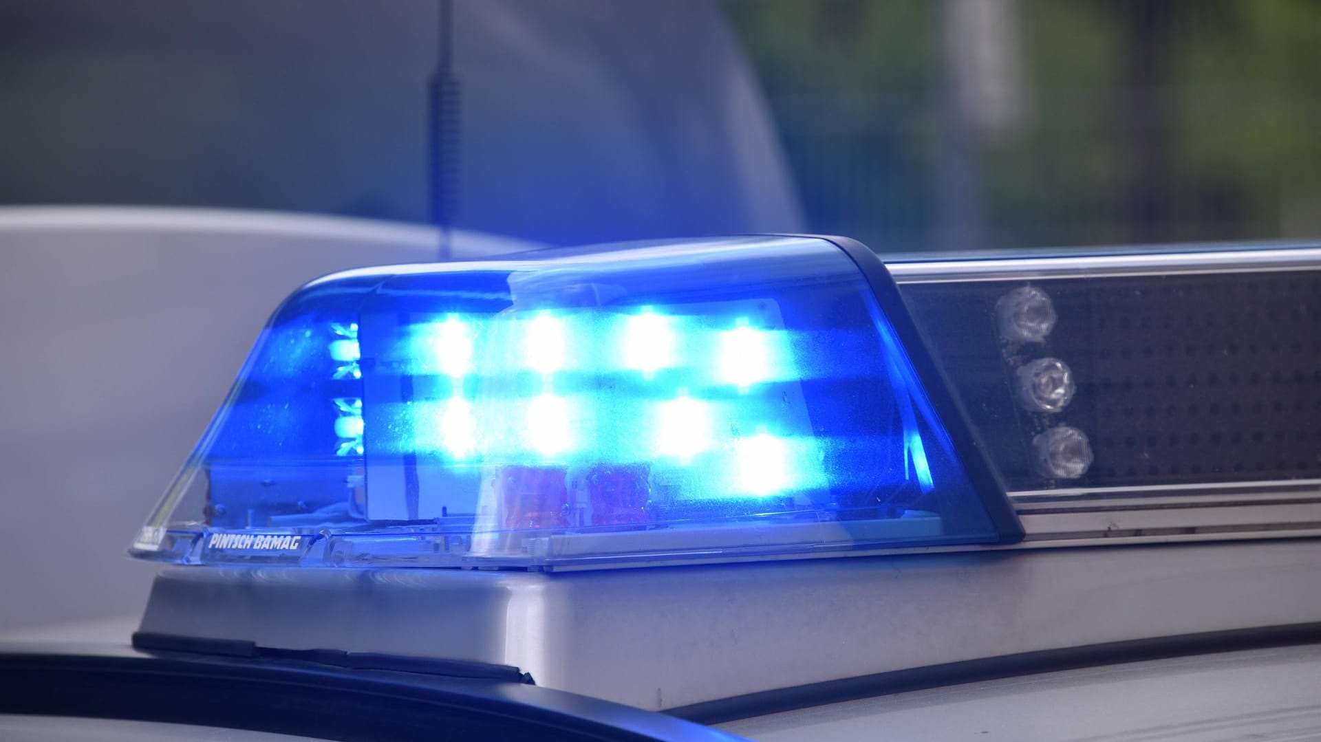 Blaulicht: Ein Familienstreit in Mönchengladbach ist offenbar eskaliert. (Symbolbild) Blaulicht: Ein Familienstreit in Mönchengladbach ist offenbar eskaliert. (Symbolbild)